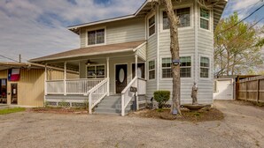 A two-story house with a porch, a mailbox, and a small garden. - < 1 Mi to Downtown Conroe: Charming Apartment (Conroe)