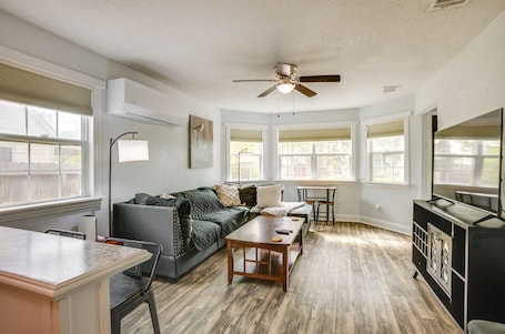 TV, books. < 1 Mi to Downtown Conroe: Charming Apartment