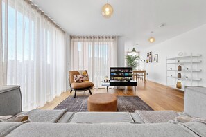 Departamento superior | Área de sala de estar | Smart TV, Netflix, piso con calefacción y servicios de streaming 