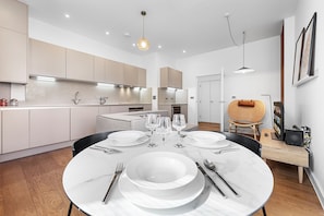 Traditional Apartment | In-room dining