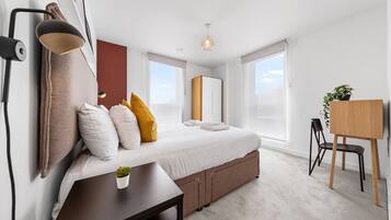 Departamento superior | Decoración personalizada, muebles diferentes y escritorio