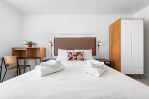 クラシック アパートメント | 客室ごとに異なる装飾、客室ごとに異なるインテリア、デスク、ノートパソコン用作業スペース