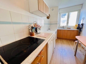 Fridge, dishwasher, toaster, cookware/dishes/utensils