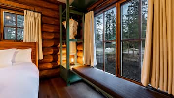 4 bedrooms, free WiFi, bed sheets