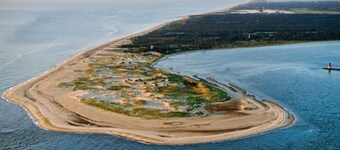 Downtown * Walk to the Beach * Free Bikes