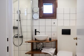 シャワー、ヘ��アドライヤー、タオル、石鹸