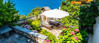 Hideaway in Damouchari Suite with private access to the sea 