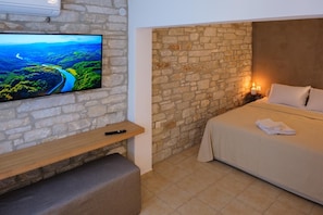 1 bedroom, in-room safe, desk, iron/ironing board - Hideaway in Damouchari Suite with private access to the sea  (Ntamouchari)