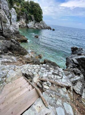 ビーチ、サンラウンジャー