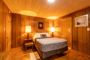 5 bedrooms, iron/ironing board, free WiFi, bed sheets