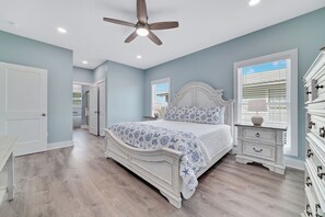 Spacious accommodations throughout! - Casa de las Conchas - Private Saltwater Pool, Sleeps 16 - Beachball Properties (Gulf Shores)