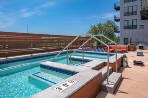 Outdoor pool - Sleepover | Chic 1BD/1BA - Downtown Des Moines (Des Moines)