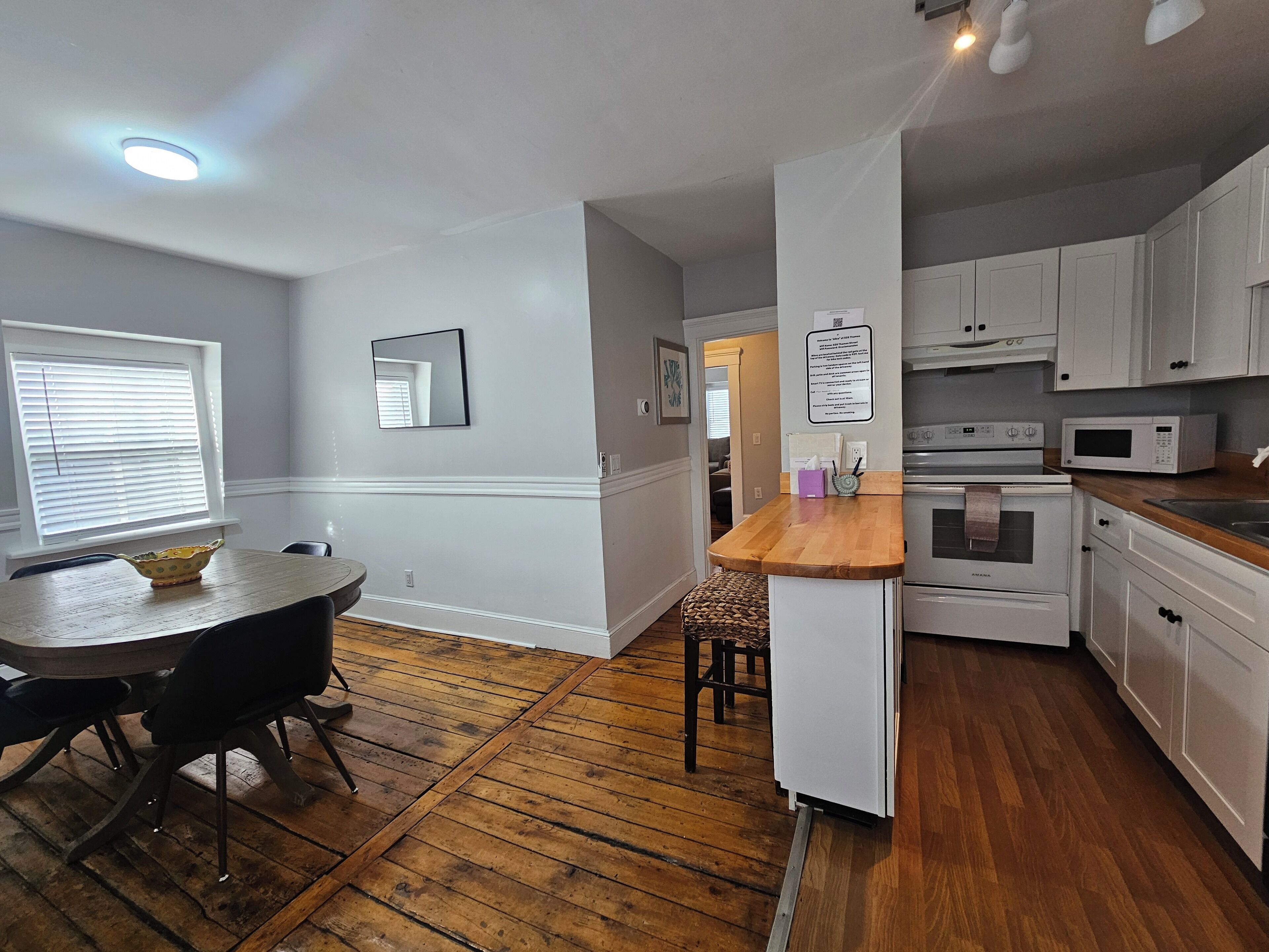 Kylskåp, mikrovågsugn, ugn och spishäll