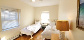 2 chambres, fer et planche à repasser, Wi-Fi, draps fournis