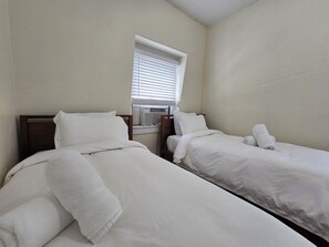 2 chambres, fer et planche à repasser, Wi-Fi, draps fournis