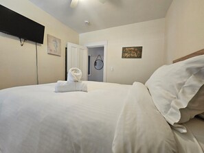 2 chambres, fer et planche à repasser, Wi-Fi, draps fournis