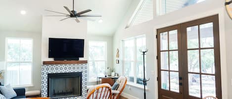 Smart TV, fireplace, books