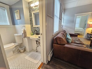 Asciugacapelli, asciugamani, sapone, shampoo