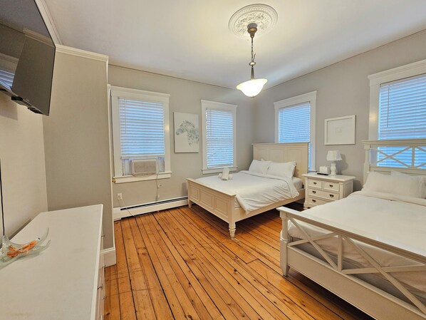 2 habitaciones, tabla de planchar con plancha, wifi y ropa de cama 