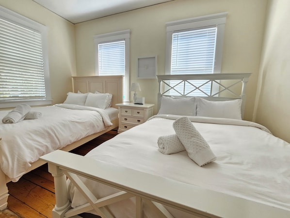 2 chambres, fer et planche à repasser, Wi-Fi, draps fournis