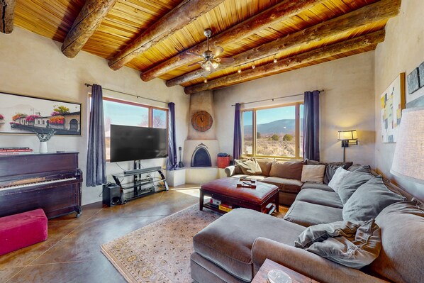 TV, fireplace - Dog-friendly home with amazing Taos Mountain & El Salto views, W/D, & jetted tub (Taos)