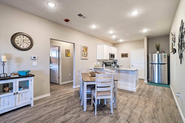 KylskÄp, mikrovÄgsugn, ugn och spishÀll