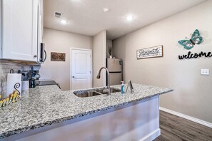 KylskÄp, mikrovÄgsugn, ugn och spishÀll