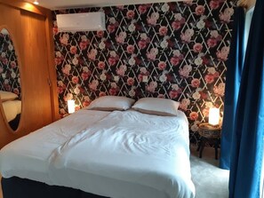 2 bedrooms, desk, iron/ironing board, travel cot