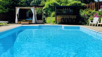 Piscine extérieure, piscine chauffée