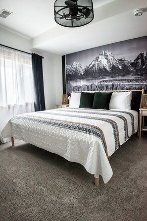 4 bedrooms, desk, iron/ironing board, travel cot