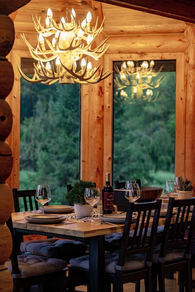 Modern cabin with pool and hot tub and outdoor sauna! Wanderlust Cabin!