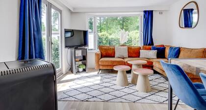 Cozy Veluwe forest chalet with an atmospheric pellet stove.