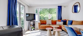 Cozy Veluwe forest chalet with an atmospheric pellet stove.