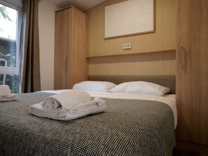 2 bedrooms, bed sheets