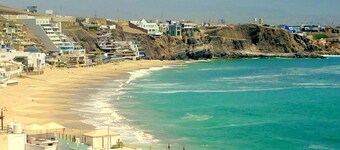 Top-Floor Penthouse with Sunroom & Patio Overlooking the Waves – Punta Hermosa