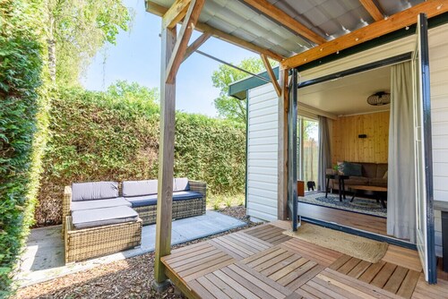 Chalet on a quiet park close to the forest