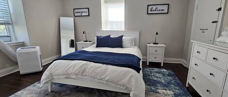 1 habitación, tabla de planchar con plancha, wifi gratis y ropa de cama