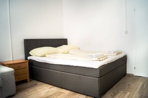 4 bedrooms, WiFi, bed sheets