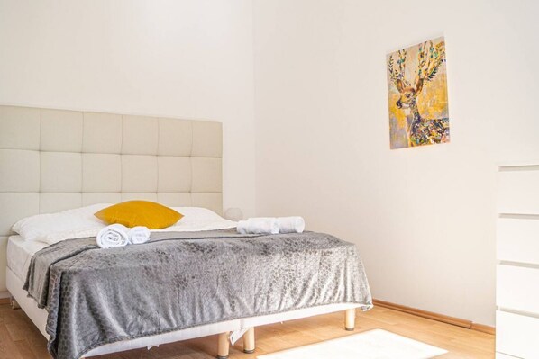 9 camere, Wi-Fi, lenzuola