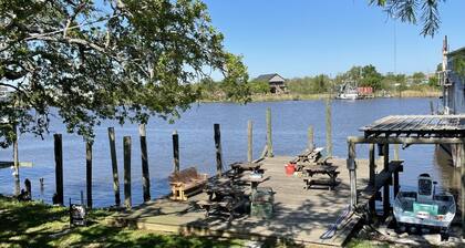 Waterfront Bayou living only 30 minutes from New Orleans, Dock Fishing