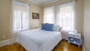 2 室のベッドルーム、アイロン / アイロン台、WiFi (無料)、ベッドシーツ