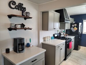 Mikrowelle, Ofen, Herdplatte, Geschirrspüler