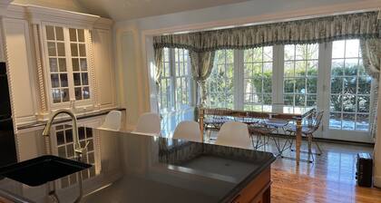 Lovely 4-bedroom estate in brilliant Owings Mills
23 miles from John Hopkins