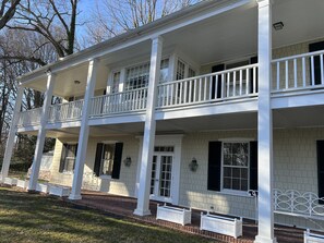 Exterior - Lovely 4-bedroom estate in brilliant Owings Mills
23 miles from John Hopkins (Owings Mills)