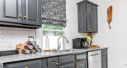 Bourbon Trail/8 mins to distilleries/Fenced Yard/Pet-Friendly/Entire House