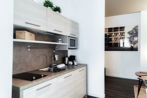 Fridge, cookware/dishes/utensils - Style Suite Apartment - My Home in Como (Como)