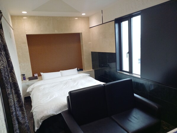 Economy Double Room | Soundproofing, free WiFi, bed sheets - HOTEL C-PLUS - Adults Only (Gyoda)