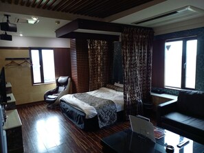 Deluxe Double Room | Soundproofing, free WiFi, bed sheets - HOTEL C-PLUS - Adults Only (Gyoda)