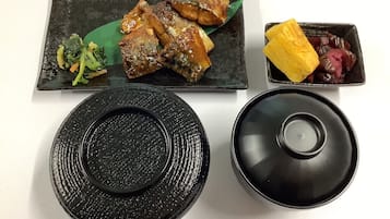Daily cooked-to-order breakfast (JPY 200 per person)
