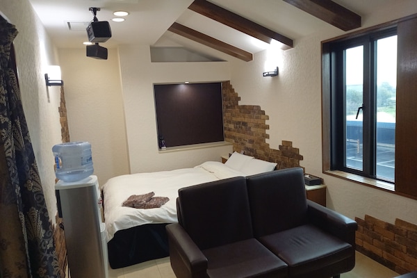 Economy Double Room | Soundproofing, free WiFi, bed sheets